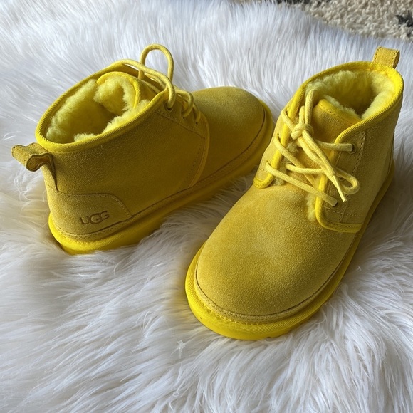 🎄SALE! UGG Neumel Women’s boot size 5 Canary - Picture 2 of 7